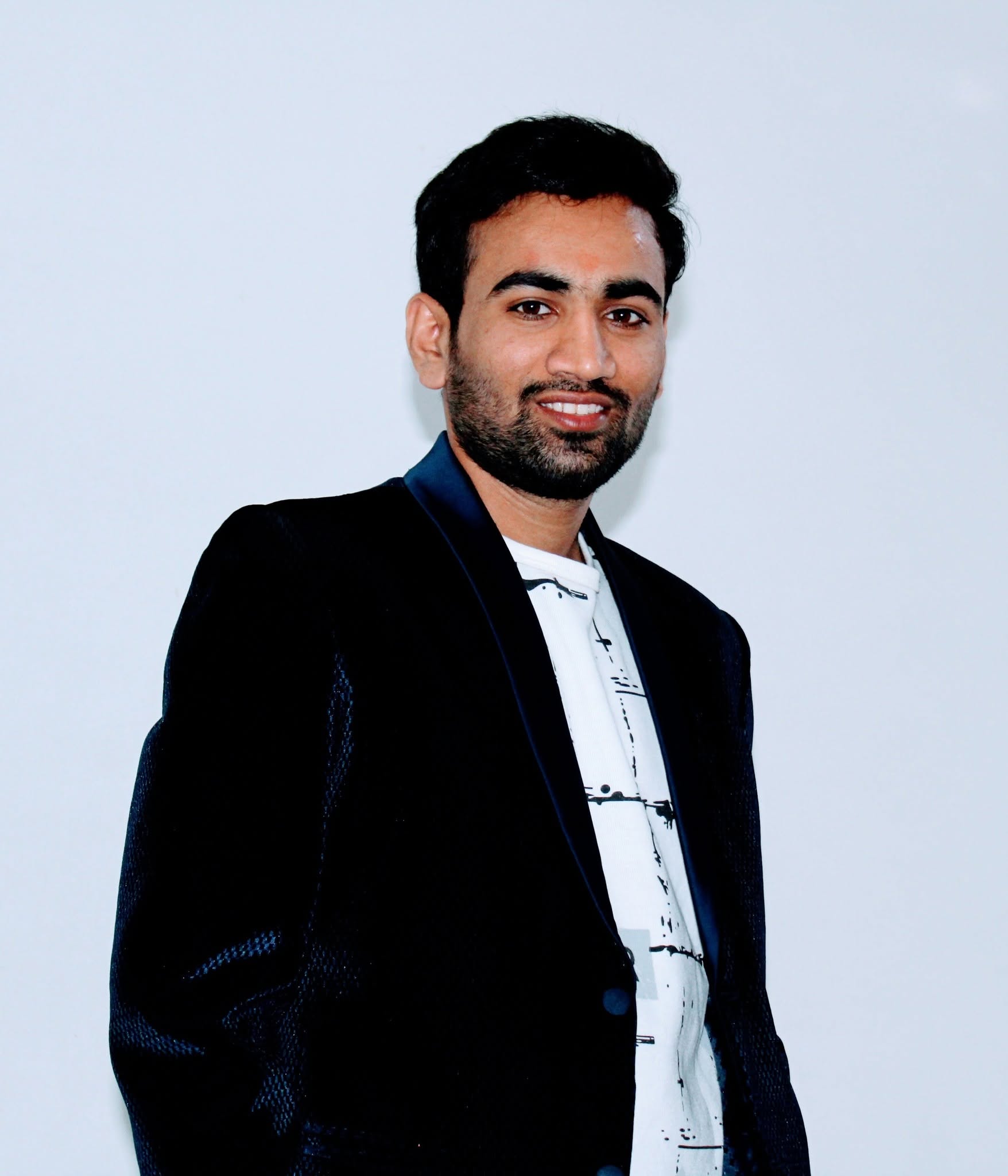 Professional portrait of Lalu Kalsariya